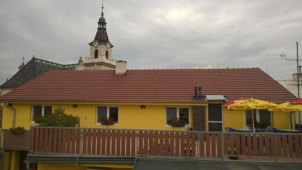 Penzion Toscana Lanzhot Bagian luar foto